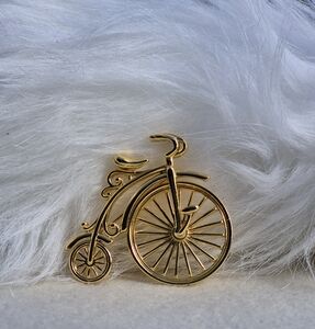 Gold Bicycle W/Movable Large Wheel Brooch